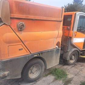 Foto inzerátu Zametací stroj chodníkový Bucher