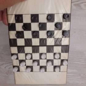 Foto inzerátu Tři hry v kapesním pouzdře a DOMINO 74 kamenů.