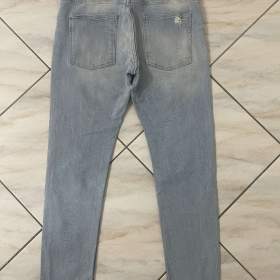 Foto inzerátu Panské/chlapecké džíny Bershka.