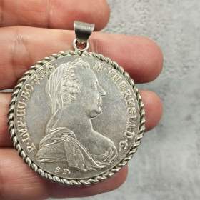 Foto inzerátu Velká stříbrná mince - tolar Marie Terezie(novoražba) přívěšek