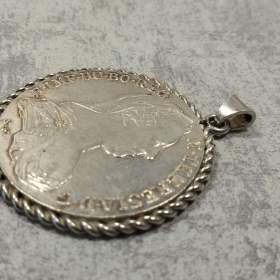 Foto inzerátu Velká stříbrná mince - tolar Marie Terezie(novoražba) přívěšek