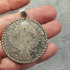 Foto inzerátu Velká stříbrná mince - tolar Marie Terezie(novoražba) přívěšek