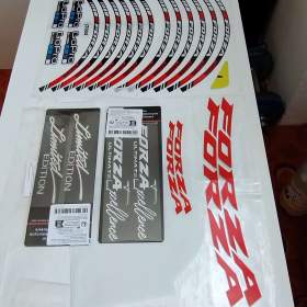 Foto inzerátu PRODÁM KOMPLETNÍ SADU LEPEK NA MOTOCYKL SKÚTR HONDA FORZA!!!