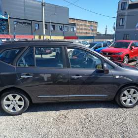 Foto inzerátu KIA Carens 2,0i16V Family 106kw