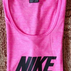Foto inzerátu Dámské tričko. Zn. NIKE. Zcela NOVÉ !! Vel. M