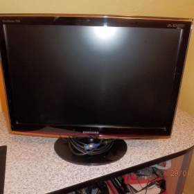 Prodám MONITOR SAMSUNG 24 plně funkční, málo používaný cena:  500kč. / 19547239