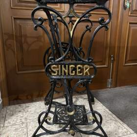 Foto inzerátu Litinové podstavce ze šicích strojů II