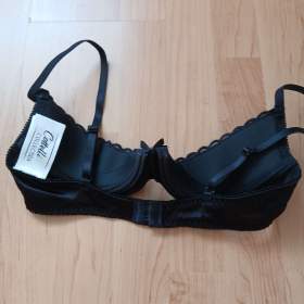 Foto inzerátu Podprsenka s polovičními košíčky