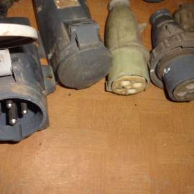 Foto inzerátu Zásuvky a vypinač