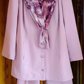 Foto inzerátu Kalhotový komplet se šálou. Vel. XXL. Top stav !!