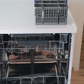 Foto inzerátu  MYČKA NA NÁDOBÍ MODEL.DFN 26321W