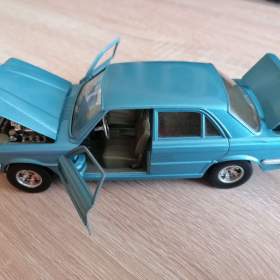 Prodám model Mercedes 450 SEL + Dětská promítačka Kino 85 s 9 kazety / 19559666