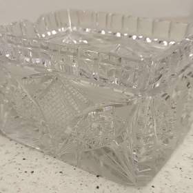 Foto inzerátu Broušená skleněná dóza