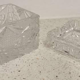 Foto inzerátu Broušená skleněná dóza