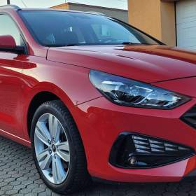 Foto inzerátu Hyundai i30 1,5i CVVT 81kW benzín kombi r.v.2021 33500 km