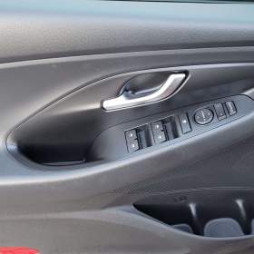 Foto inzerátu Hyundai i30 1,5i CVVT 81kW benzín kombi r.v.2021 33500 km