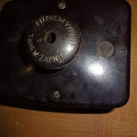 Foto inzerátu Vypínač a zásuvky