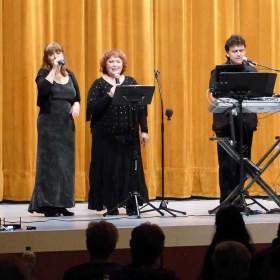 Foto inzerátu ŽIVÁ HUDBA REMIX + DJ - NA OSLAVY, SVATBY, PLESY - ZLÍNSKÝ KRAJ