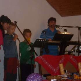 Foto inzerátu ŽIVÁ HUDBA REMIX + DJ - NA OSLAVY, SVATBY, PLESY - ZLÍNSKÝ KRAJ