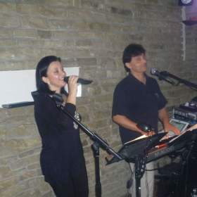 Foto inzerátu ŽIVÁ HUDBA REMIX + DJ - NA OSLAVY, SVATBY, PLESY - ZLÍNSKÝ KRAJ