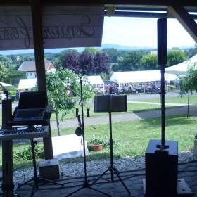 Foto inzerátu ŽIVÁ HUDBA REMIX + DJ - NA OSLAVY, SVATBY, PLESY - ZLÍNSKÝ KRAJ