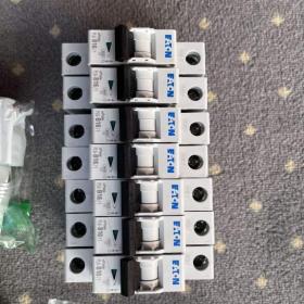 Foto inzerátu Elektroinstalační materiál