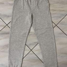 Fotka k inzerátu Dětské tepláky Sinsay. / 16633360