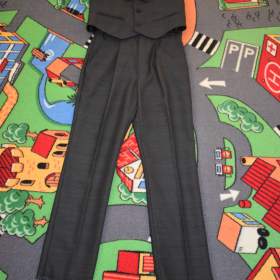 Foto inzerátu Prodám set kalhoty, vestička, motýlek 