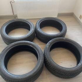 Foto inzerátu Zimní pneu brigestone 235/45/20