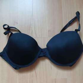 Fotka k inzerátu Dámská podprsenka černá  / 15618425