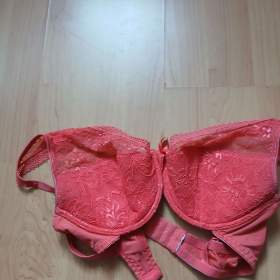 Fotka k inzerátu Dámská podprsenka  / 15618425