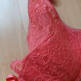 Foto inzerátu Dámská podprsenka