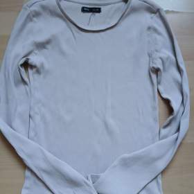 Fotka k inzerátu Světlé hnědé triko  / 15618425