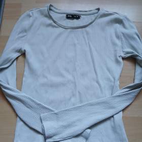 Fotka k inzerátu Světlé zelené triko  / 15618425