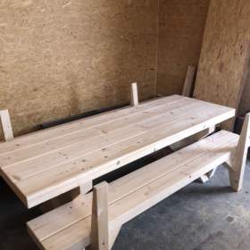 Foto inzerátu Stůl z masivu a dvě lavice