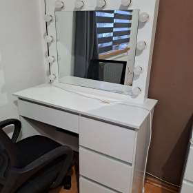 Kosmetický stůl / 19579197