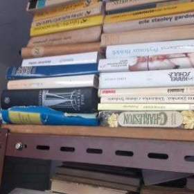 Foto inzerátu Prodám větší množství knih
