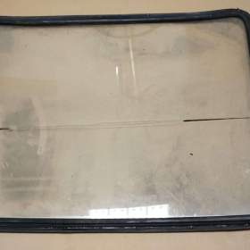 Fotka k inzerátu Nějaké zadní okno -  zadni sklo asi na Škoda 105/120  / 18056873