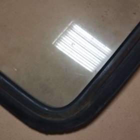 Foto inzerátu Nějaké zadní okno - zadni sklo asi na Škoda 105/120