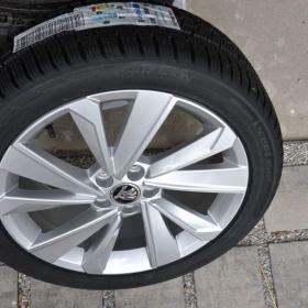 Fotka k inzerátu Š. Fabia IV/VW Polo. S. Ibiza - NOVÁ zimní ALU sada 215/45R17 / 19536889
