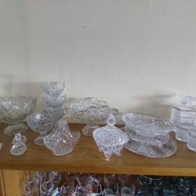 Foto inzerátu Různé sklo i broušené, keramika a pod.