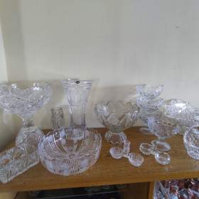 Foto inzerátu Různé sklo i broušené, keramika a pod.