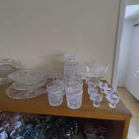 Foto inzerátu Různé sklo i broušené, keramika a pod.