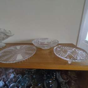 Foto inzerátu Sklo broušené i různé, keramika a pod.