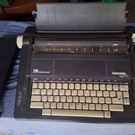 Elektricky psací stroj české výroby  / 19590452