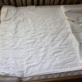 Foto inzerátu Dětská postel s matraci a chrániči