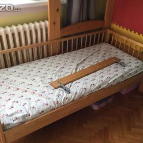 Foto inzerátu Dětská postel s matraci a chrániči
