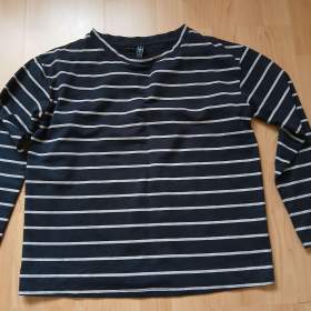 Foto inzerátu Černo bílá mikina