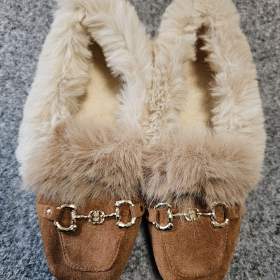 Foto inzerátu Dámské mokasíny s kožíškem velikost 42