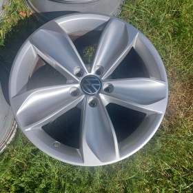 Foto inzerátu Alu kola 17 Volkswagen Passat